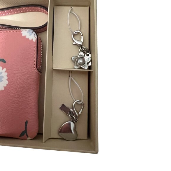 COACH | Boxed Corner Wristlet | Pink | With Daisy Print | NWT| Style #3218 - Picture 5 of 7